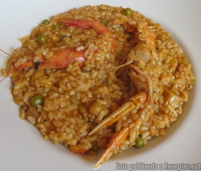 Arròs de peix i marisc a la cassola